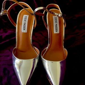 Steve Madden strapy pump